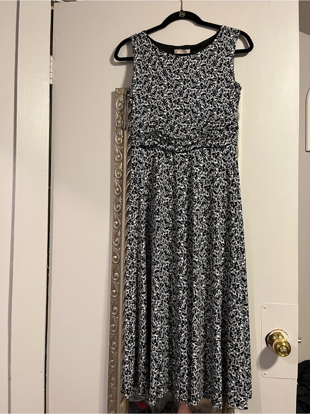 Black and White Floral-Print Sleeveless Maxi Dress